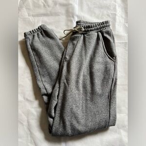 Vuori Grey Cypress joggers in size small